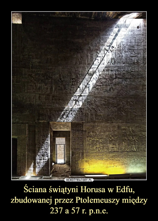 Ściana świątyni Horusa w Edfu, zbudowanej przez Ptolemeuszy między 237 a 57 r. p.n.e. –  