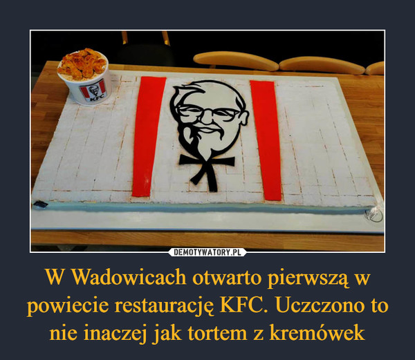 W Wadowicach otwarto pierwszą w powiecie restaurację KFC. Uczczono to nie inaczej jak tortem z kremówek –  