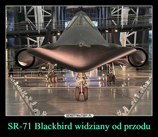 SR-71 Blackbird widziany od przodu –  