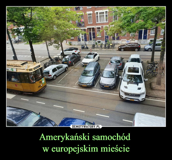 Amerykański samochód w europejskim mieście –  